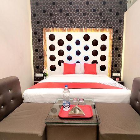 Oyo 14829 Hotel J Cruise Ludhiana Buitenkant foto