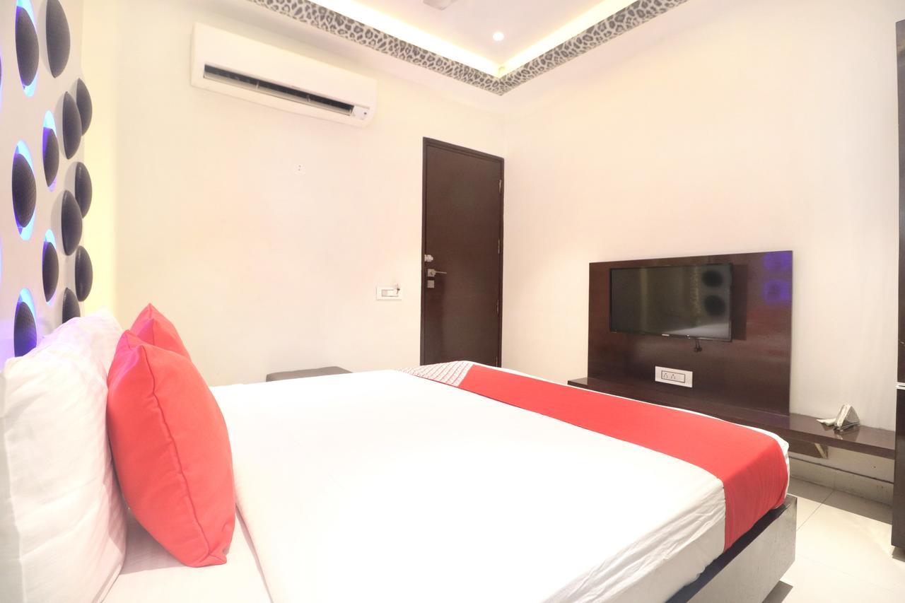 Oyo 14829 Hotel J Cruise Ludhiana Buitenkant foto