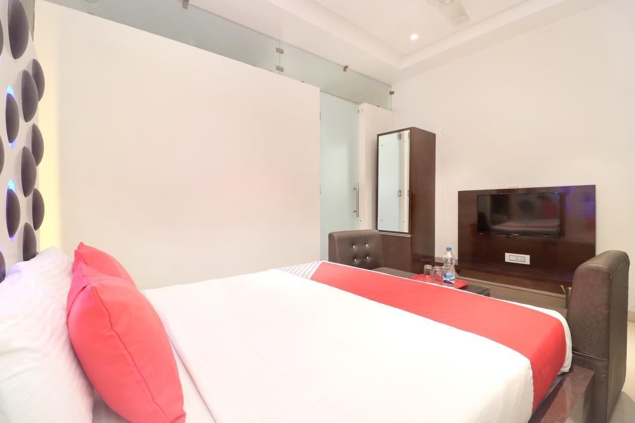 Oyo 14829 Hotel J Cruise Ludhiana Buitenkant foto