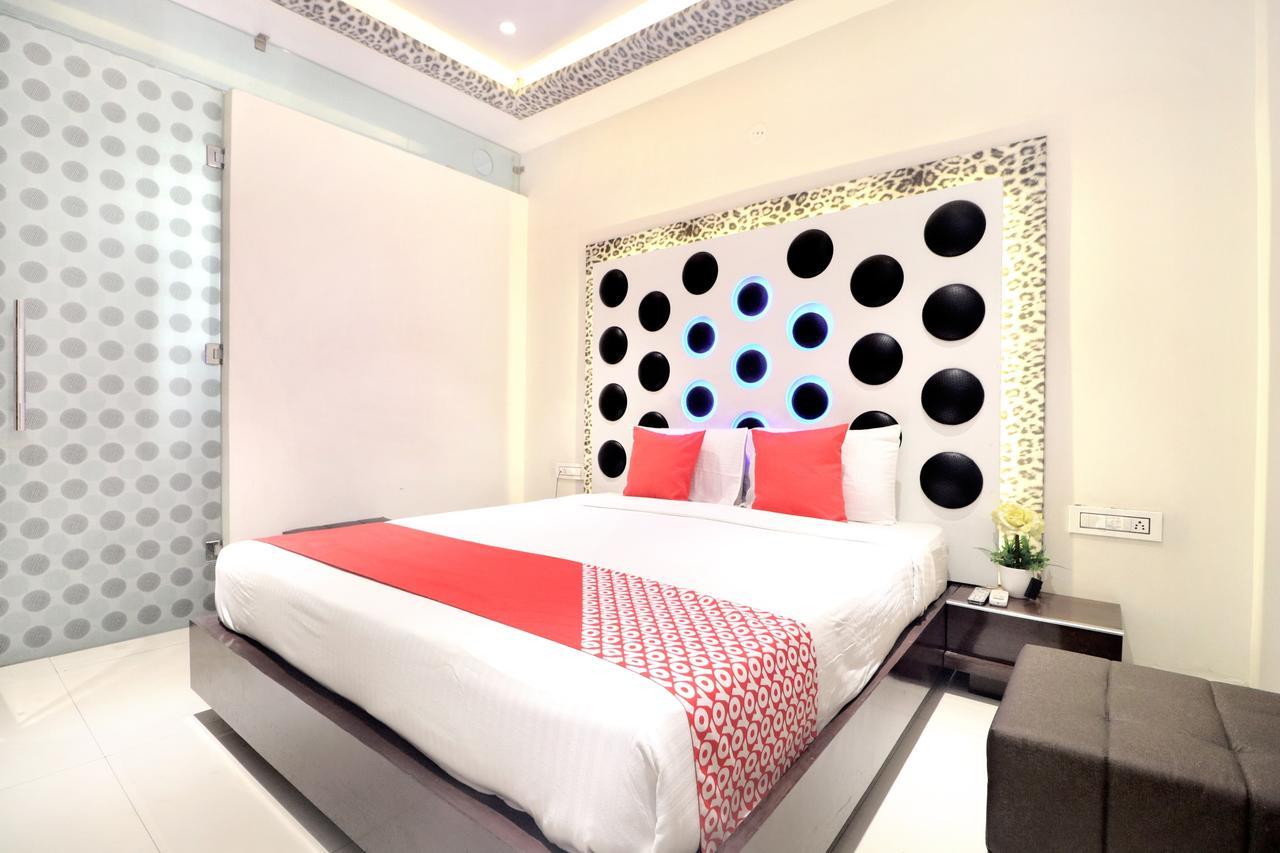 Oyo 14829 Hotel J Cruise Ludhiana Buitenkant foto