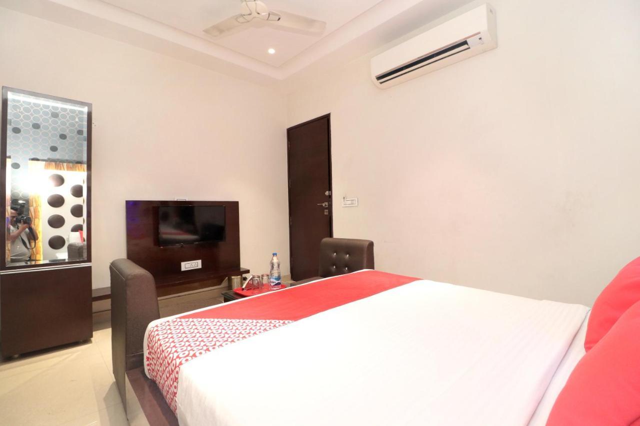 Oyo 14829 Hotel J Cruise Ludhiana Buitenkant foto